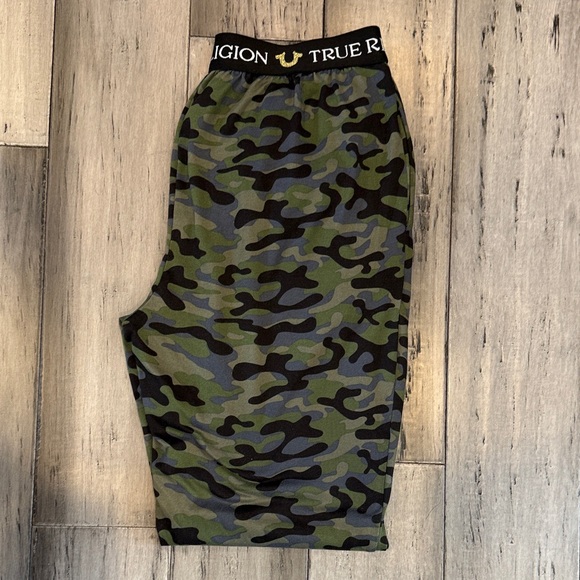 True Religion Men's Green Camouflage Joggers - Picture 4 of 6